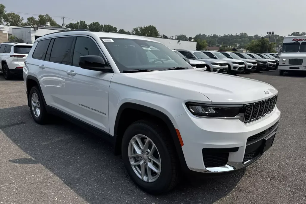 2025 Jeep Grand Cherokee Laredo X photo 1