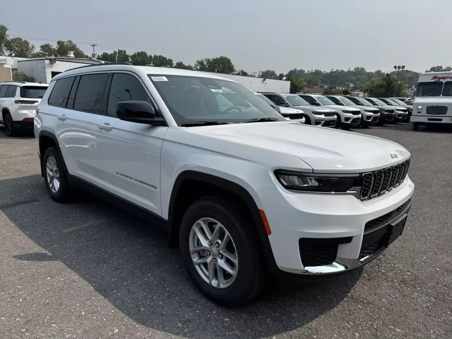 2025 Jeep Grand Cherokee Laredo X photo 1