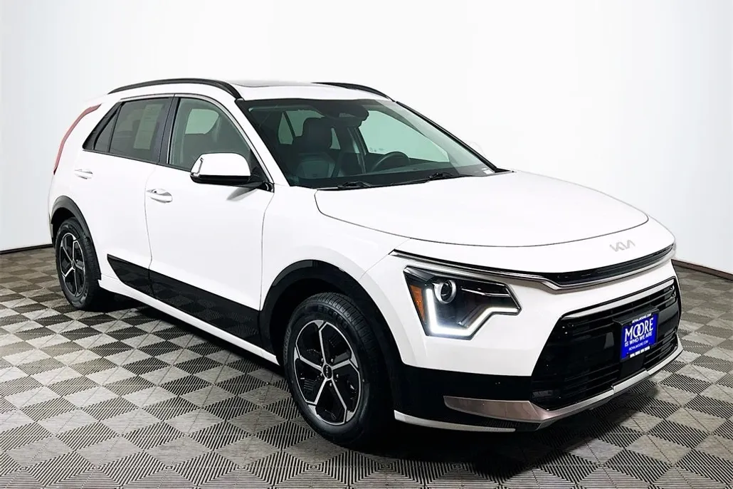 2024 Kia Niro SX Touring photo 1