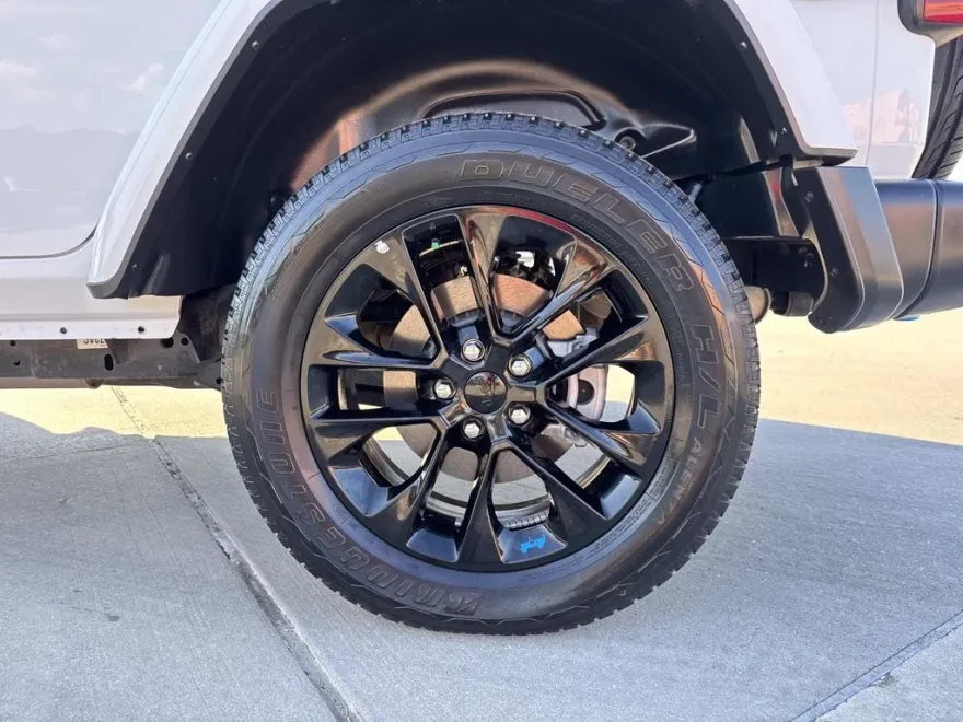 2023 Jeep Wrangler 4xe Sahara photo 1
