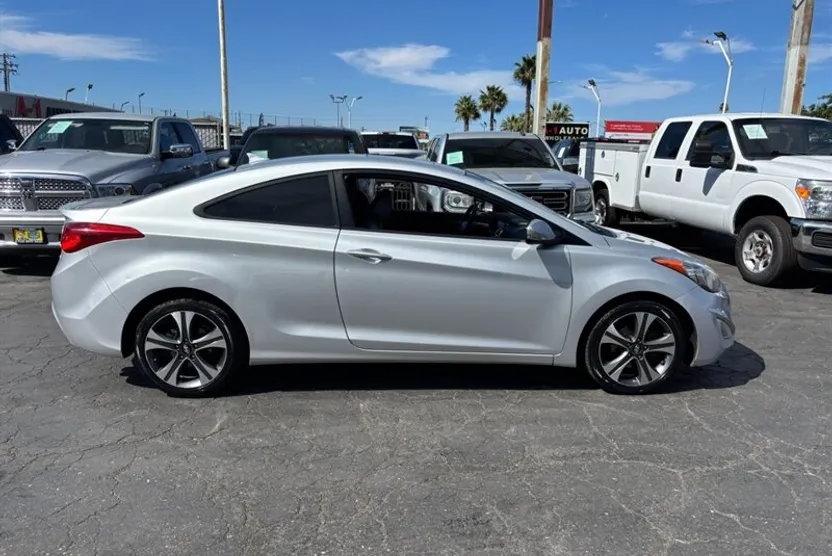 2013 Hyundai Elantra Coupe SE photo 1