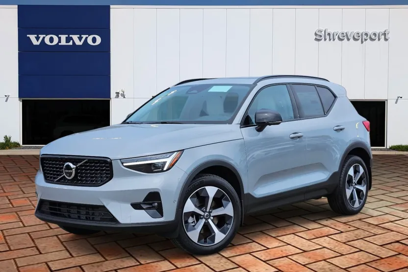 2026 Volvo XC40 AWD Plus photo 1