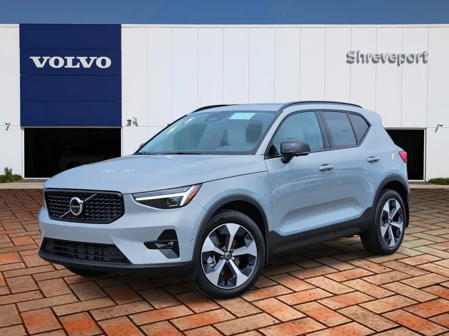 2026 Volvo XC40 AWD Plus photo 1
