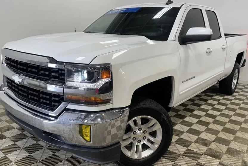 2018 Chevrolet Silverado 1500 LT photo 1