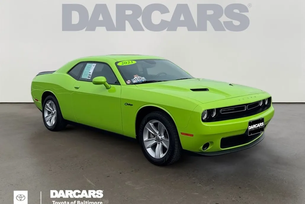 2023 Dodge Challenger SXT photo 1
