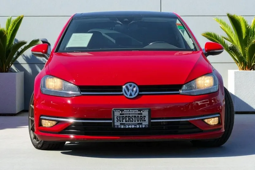 2019 Volkswagen Golf S photo 1