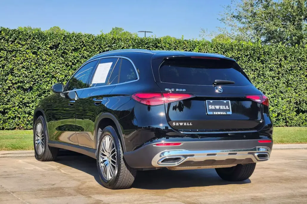 2025 Mercedes Benz GLC 300 photo 1