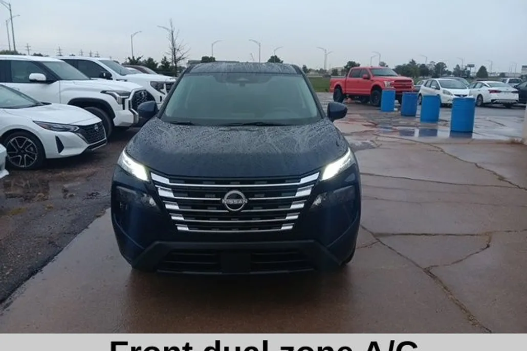 2026 Nissan Rogue SV photo 1