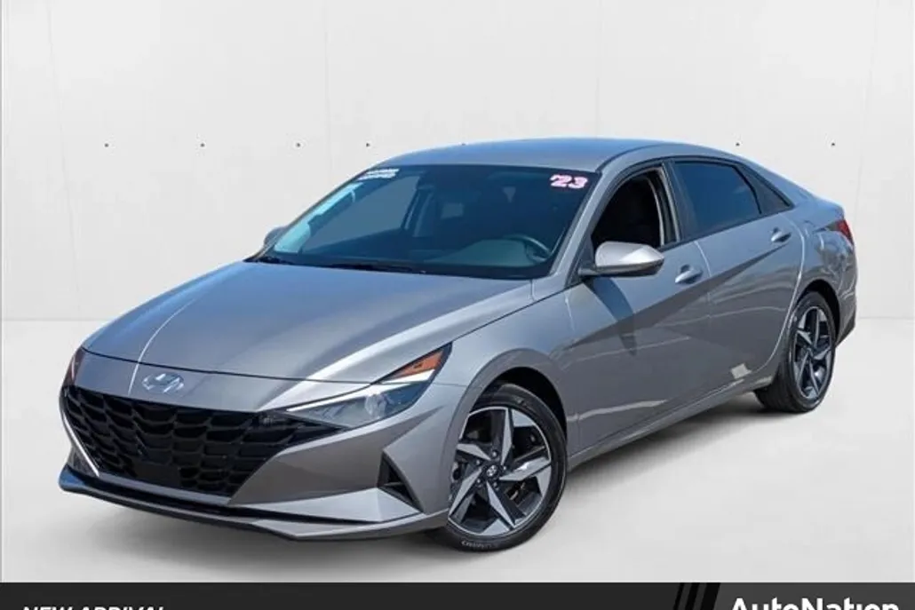 2023 Hyundai Elantra SEL photo 1
