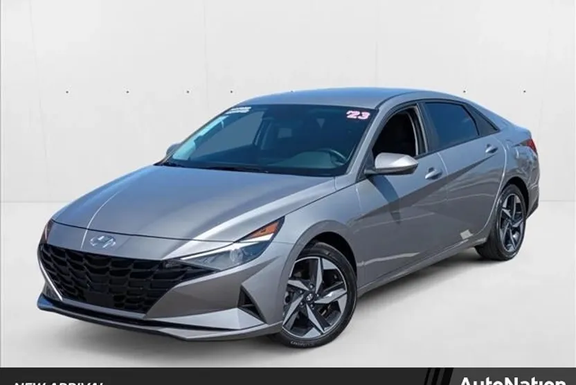 2023 Hyundai Elantra SEL photo 1