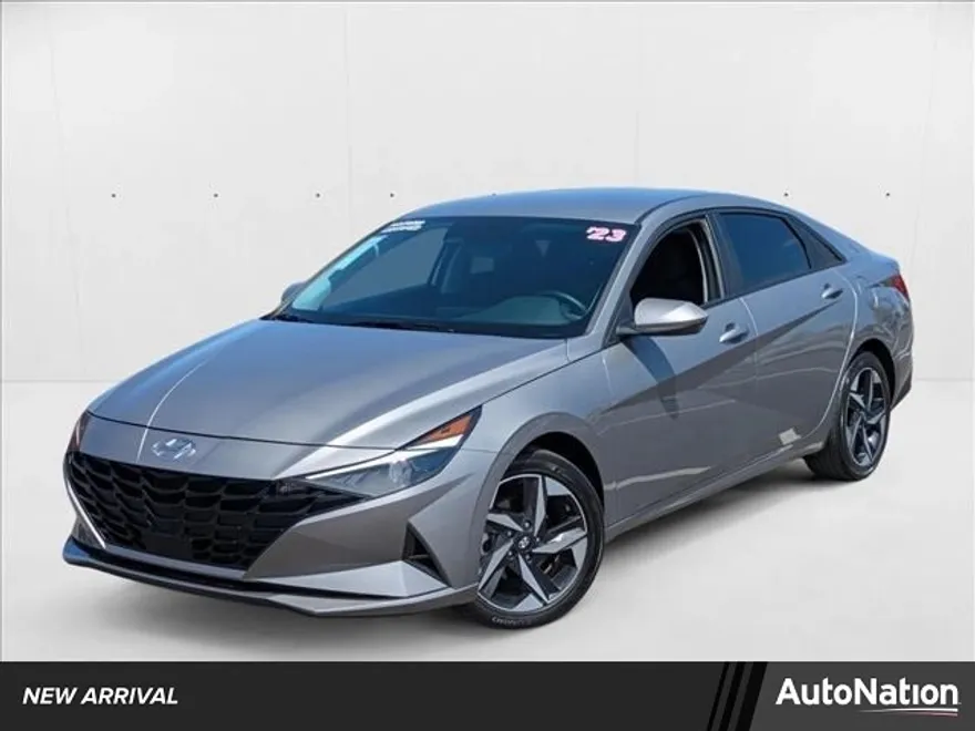 2023 Hyundai Elantra SEL photo 1