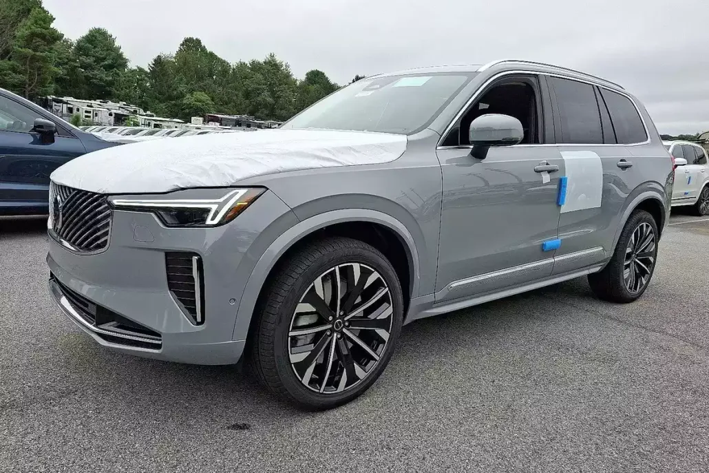 2026 Volvo XC90 Plus photo 1