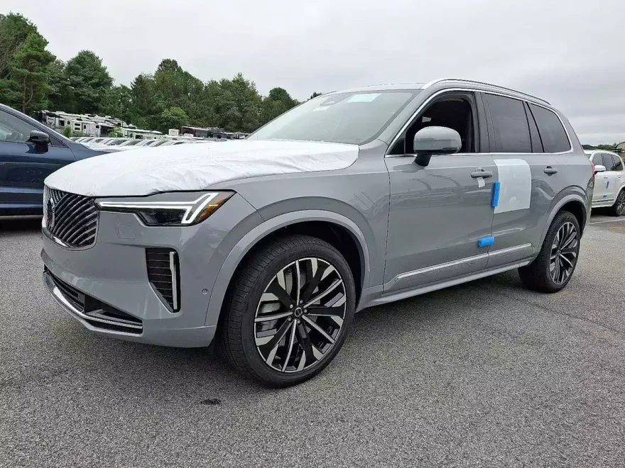 2026 Volvo XC90 Plus photo 1