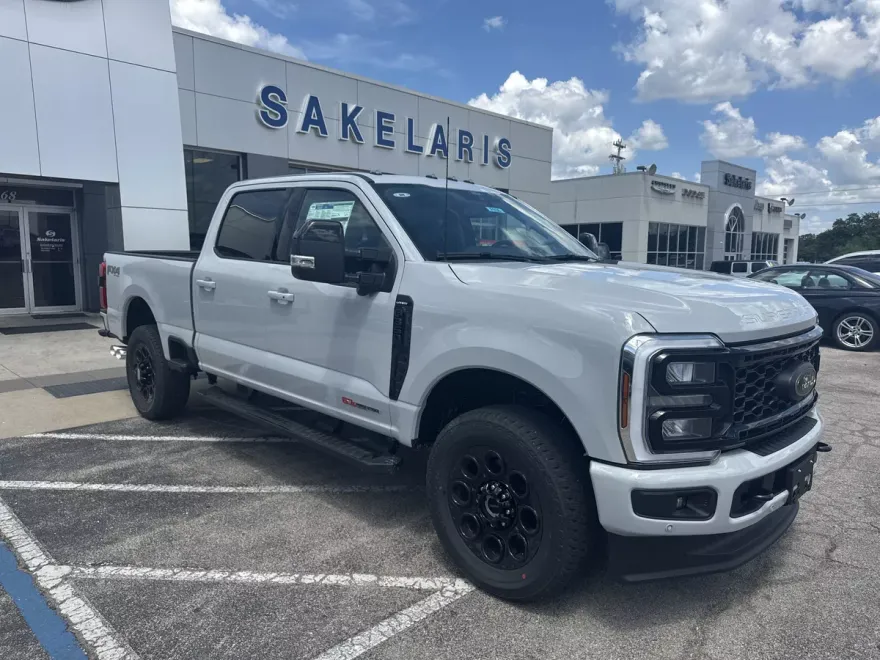 2025 Ford F-350 Lariat photo 1