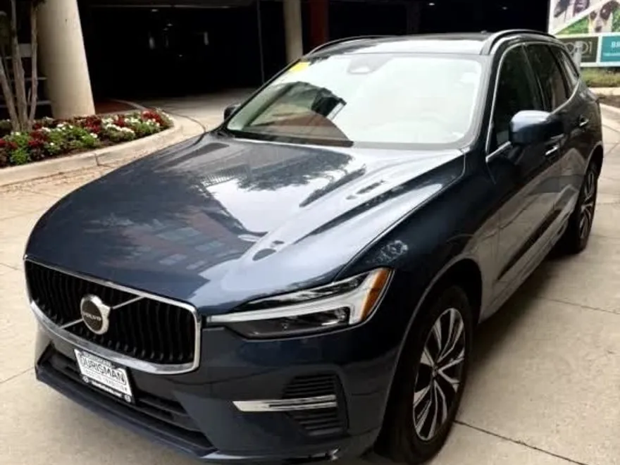 2023 Volvo XC60 B5 Core photo 1