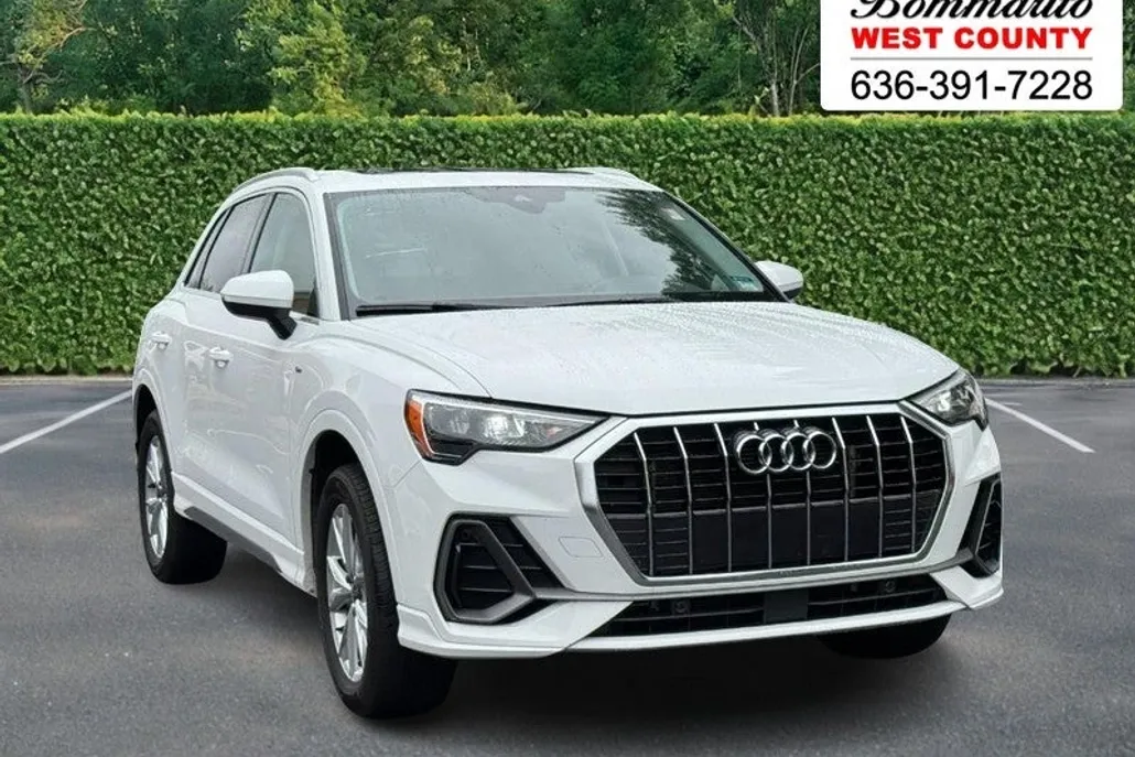 2022 Audi Q3 S line Premium 45 TFSI photo 1