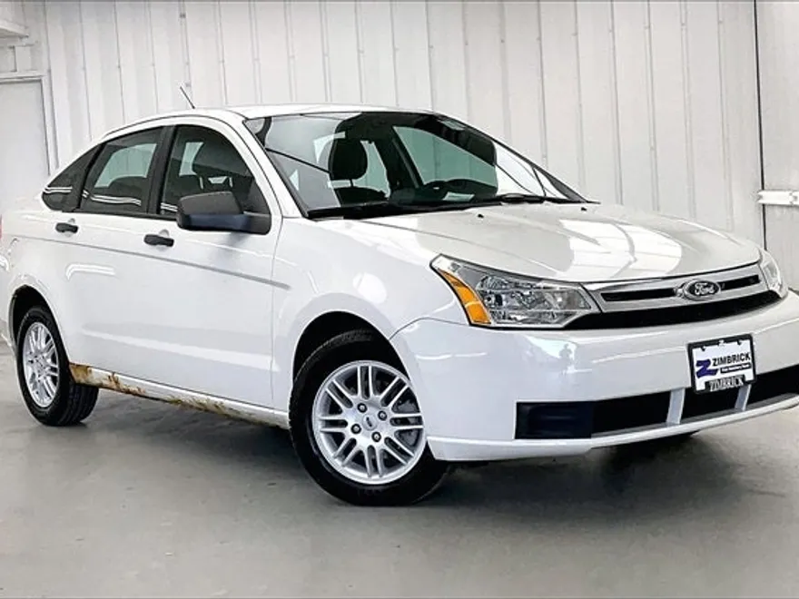 2010 Ford Focus SE photo 1