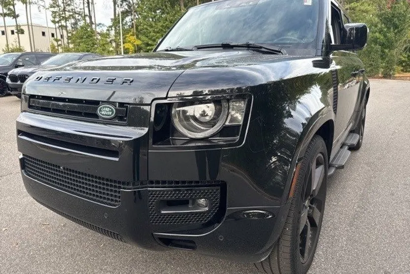 2025 Land Rover Defender 110 X-Dynamic SE photo 1