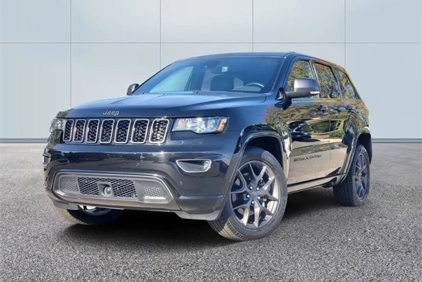 2021 Jeep Grand Cherokee Anniversary Edition photo 1