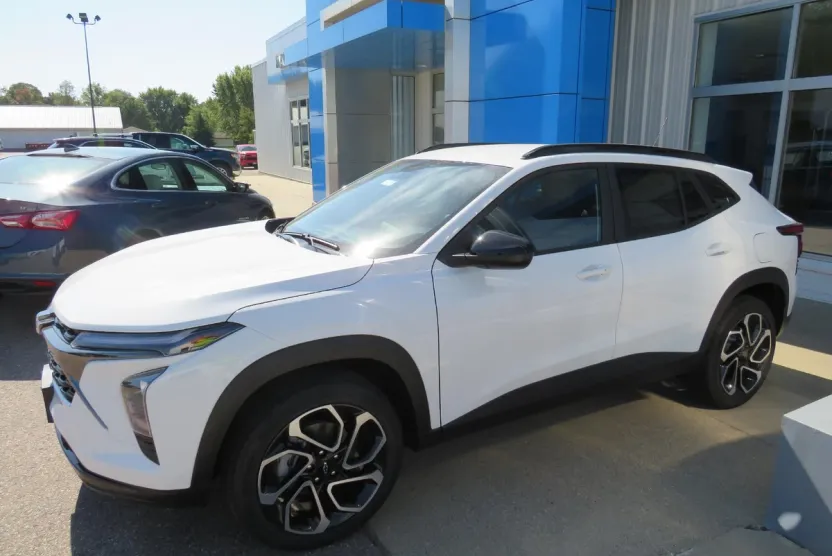 2025 Chevrolet Trax photo 1