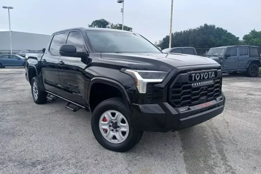 2023 Toyota Tundra CrewMax SR5 photo 1
