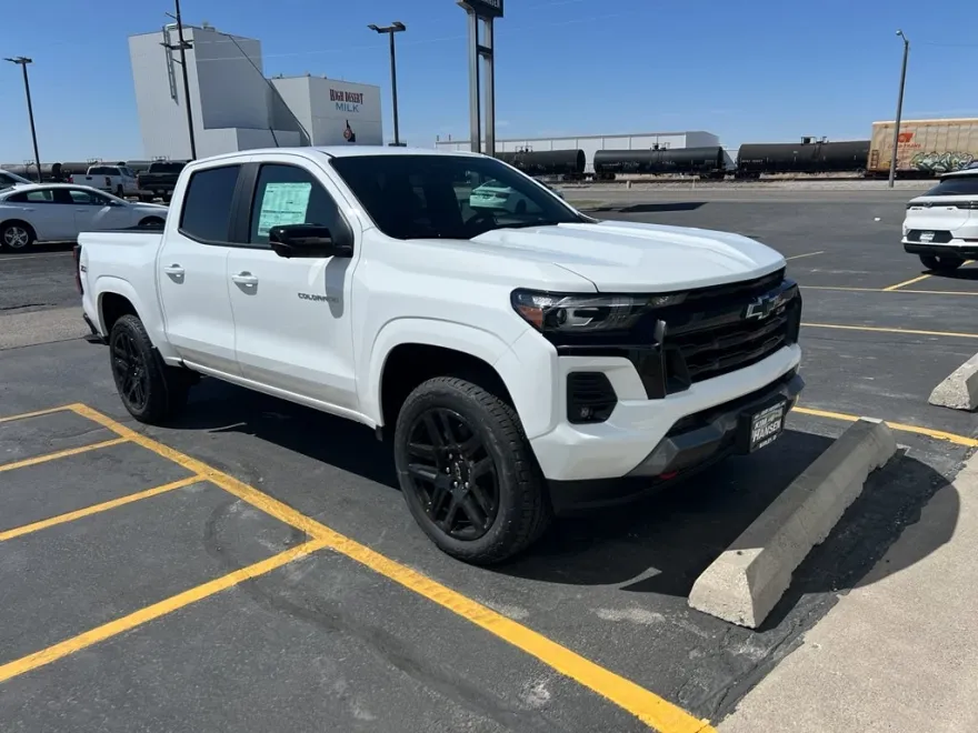 2025 Chevrolet Colorado Z71 photo 1