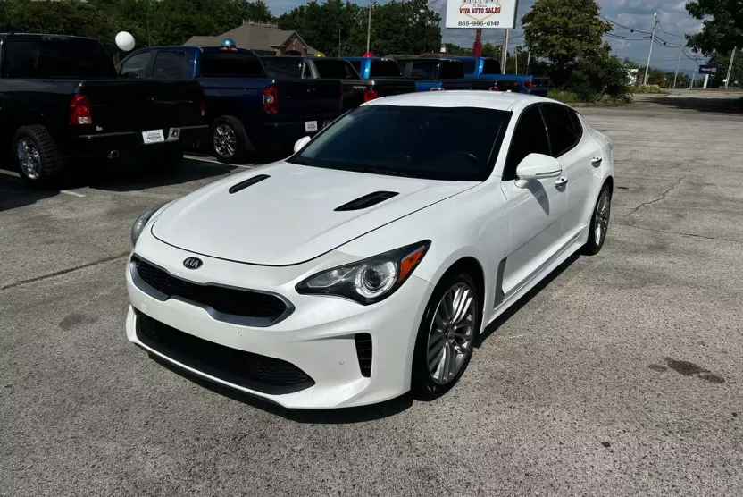 2018 Kia Stinger photo 1