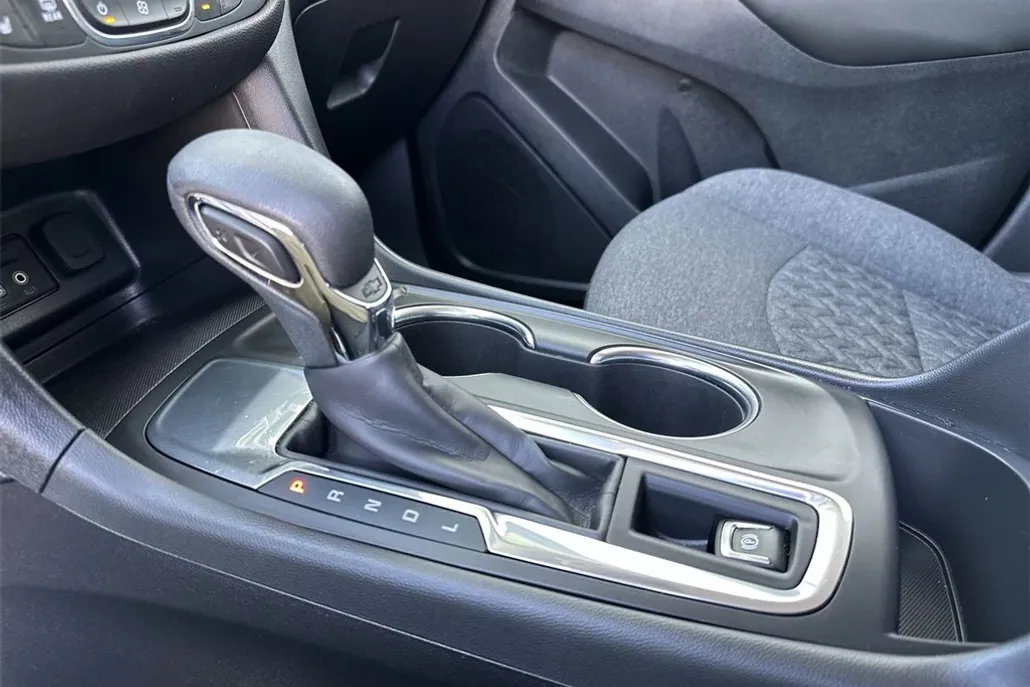 2023 Chevrolet Equinox LT photo 1