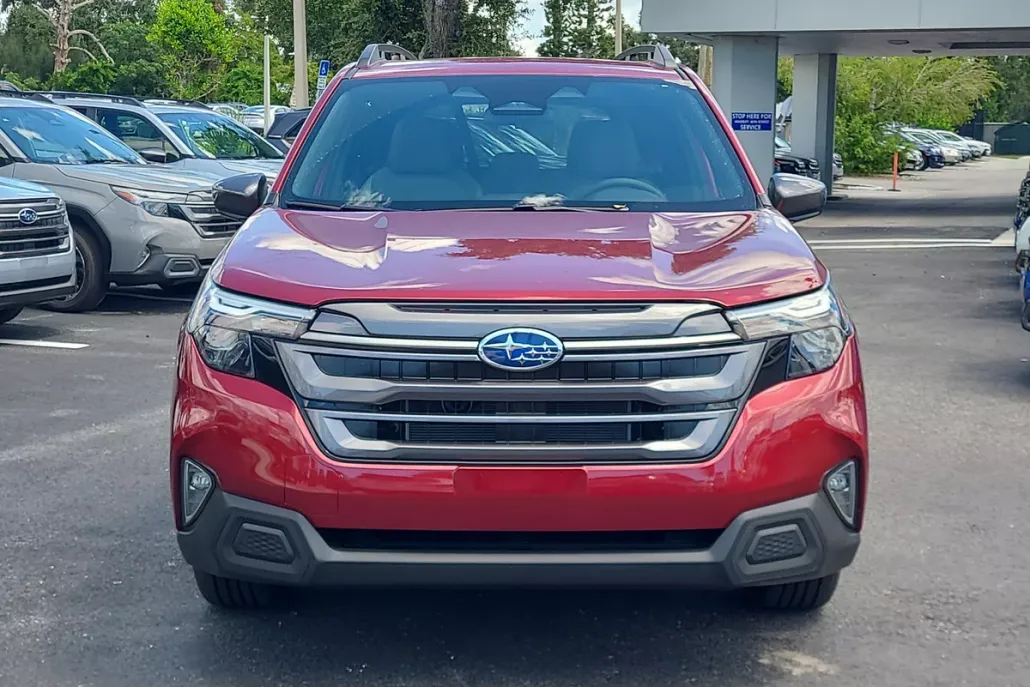 2025 Subaru Forester Premium photo 1