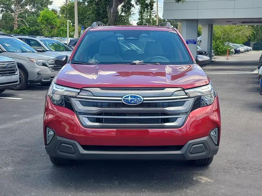2025 Subaru Forester Premium photo 1