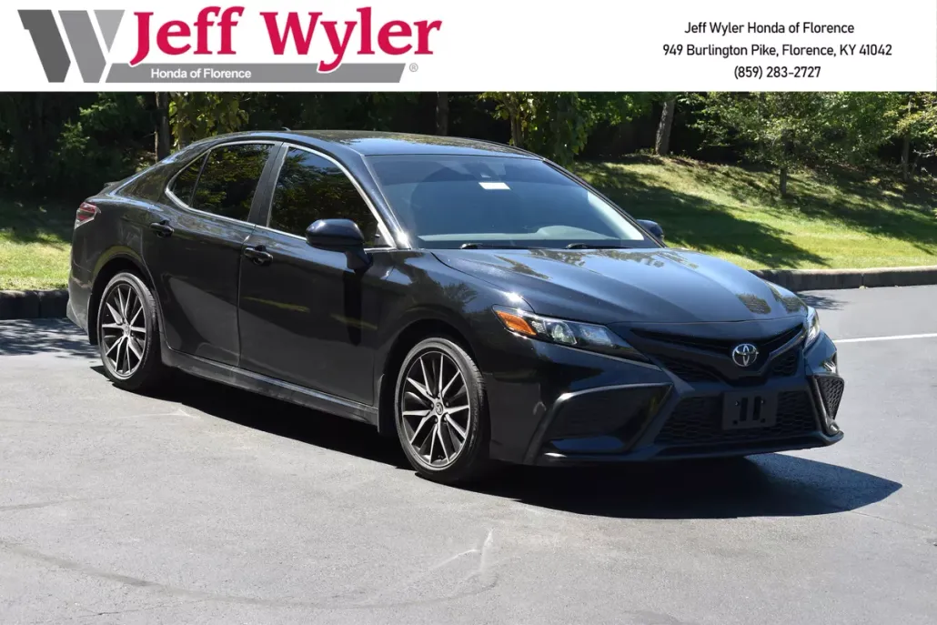 2021 Toyota Camry SE photo 1