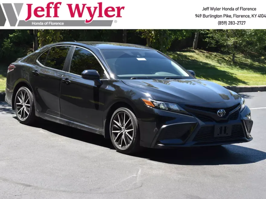 2021 Toyota Camry SE photo 1