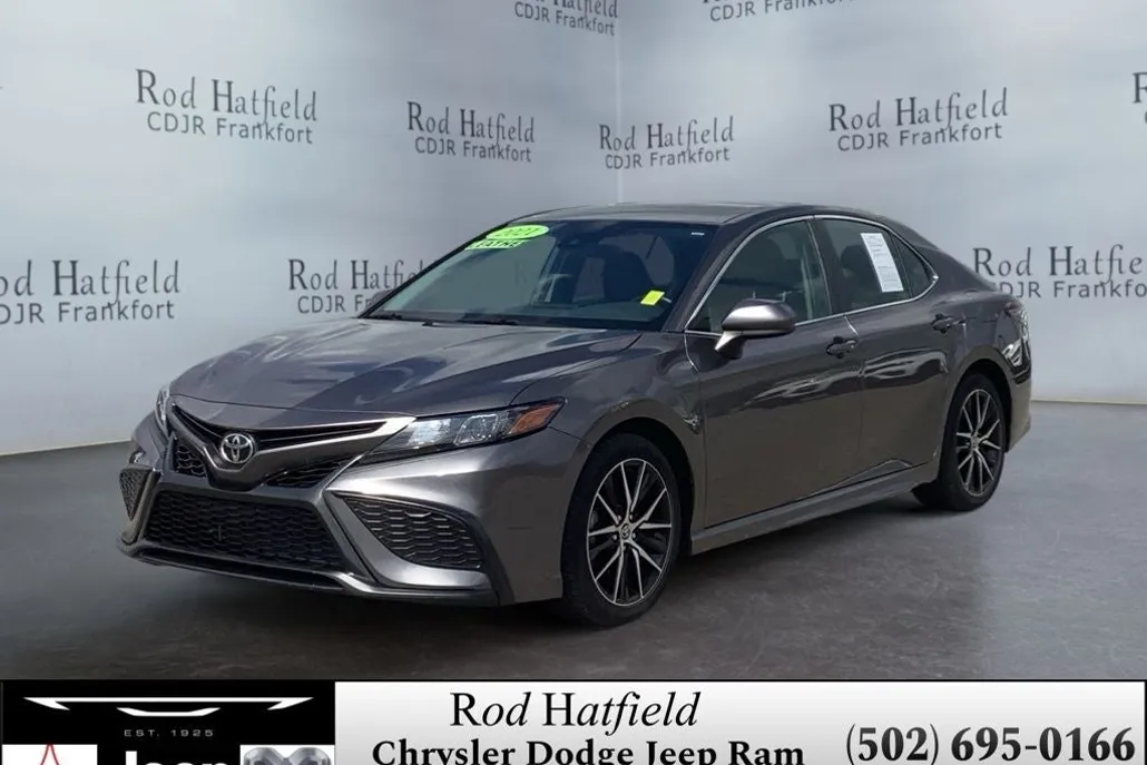 2021 Toyota Camry SE photo 1
