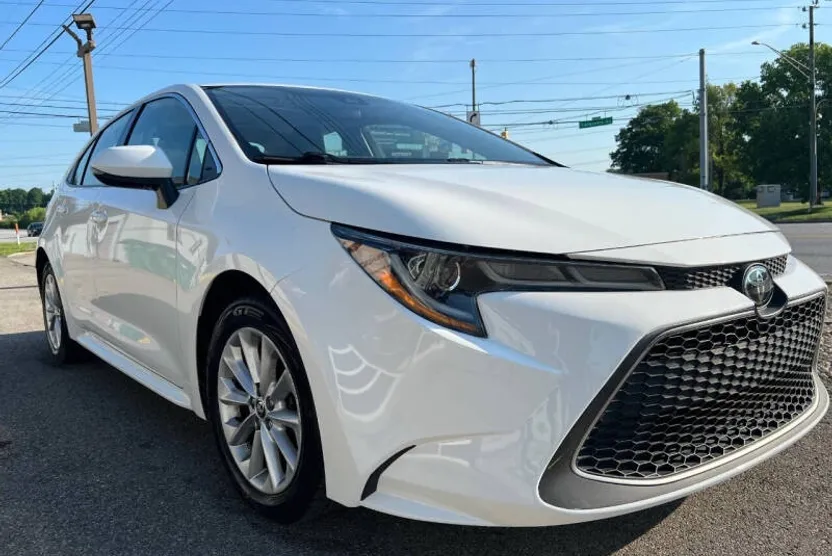 2022 Toyota Corolla XLE photo 1
