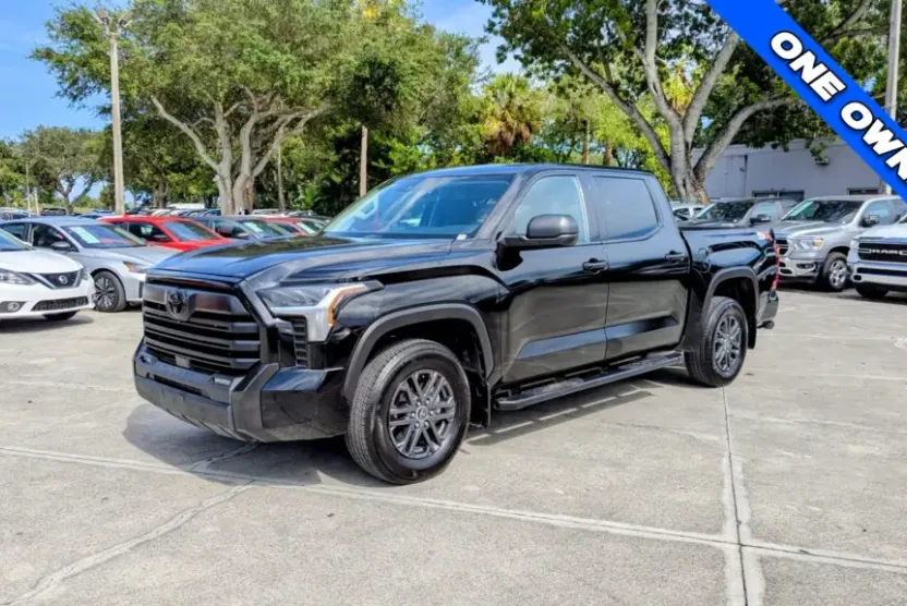 2024 Toyota Tundra SR5 photo 1