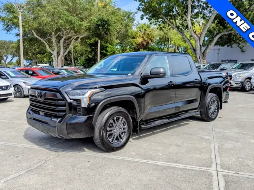2024 Toyota Tundra SR5 photo 1