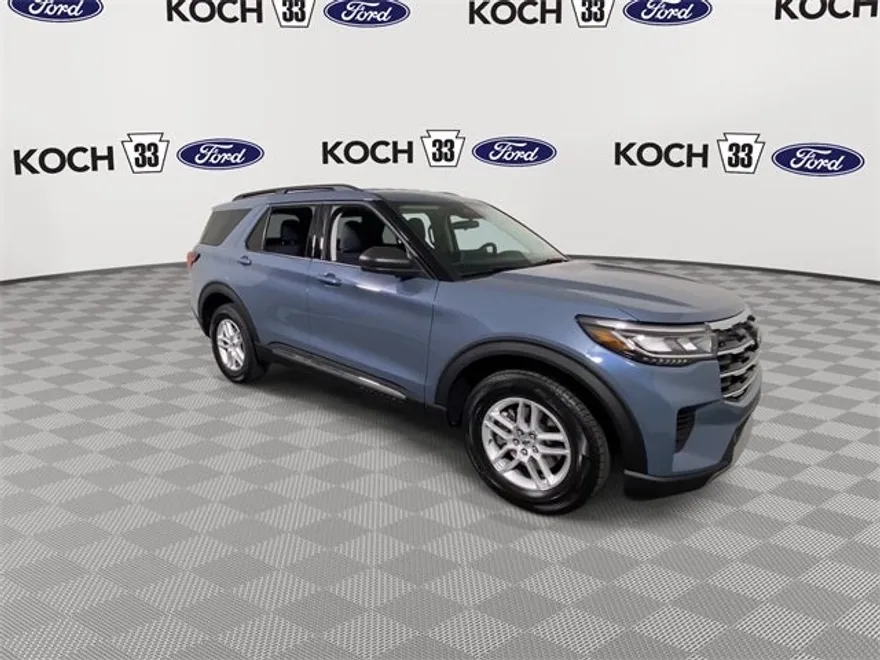 2025 Ford Explorer photo 1