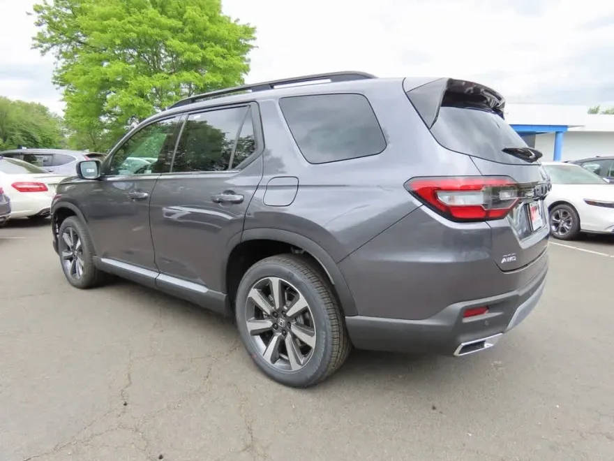 2025 Honda Pilot Touring photo 1