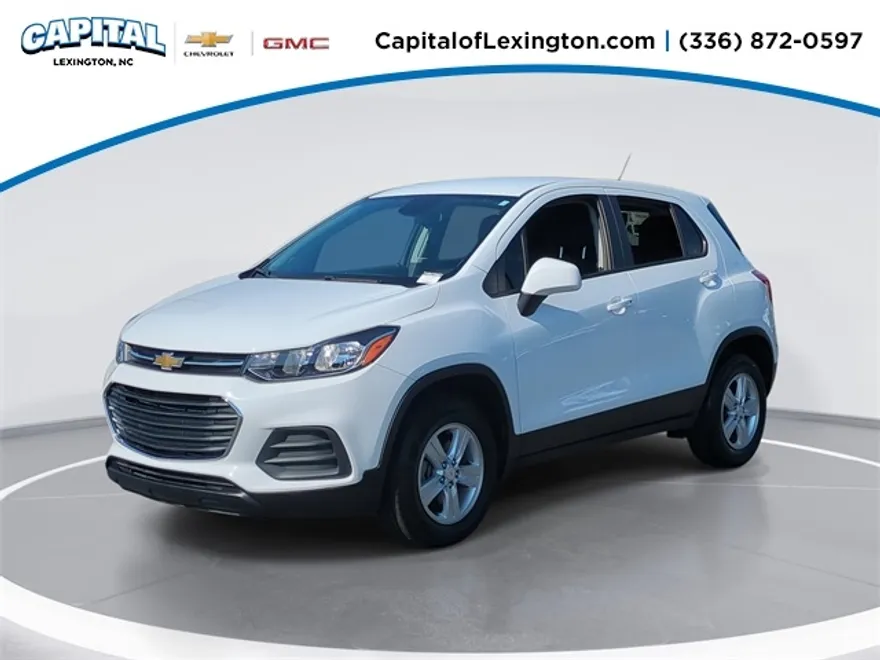 2022 Chevrolet Trax LS photo 1