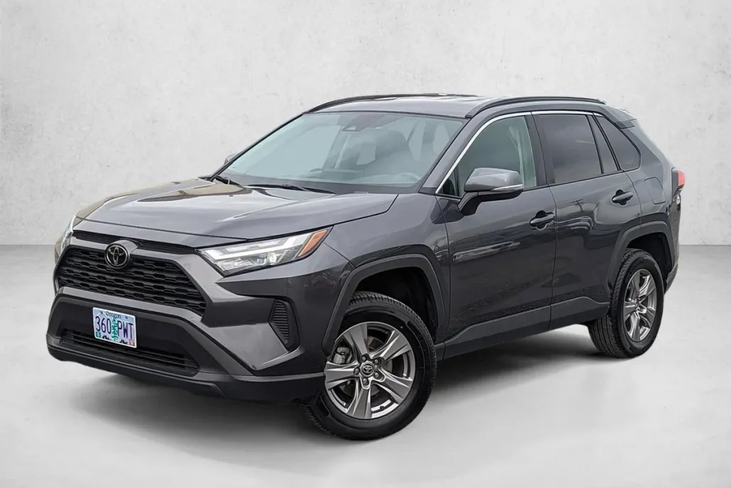 2024 Toyota RAV4 XLE photo 1