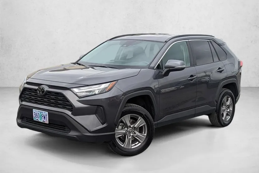2024 Toyota RAV4 XLE photo 1