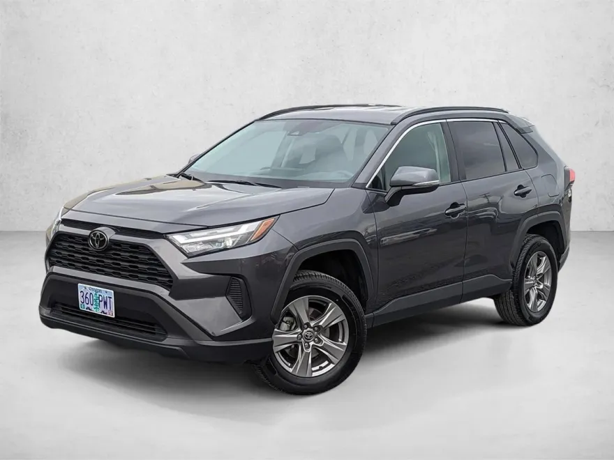 2024 Toyota RAV4 XLE photo 1