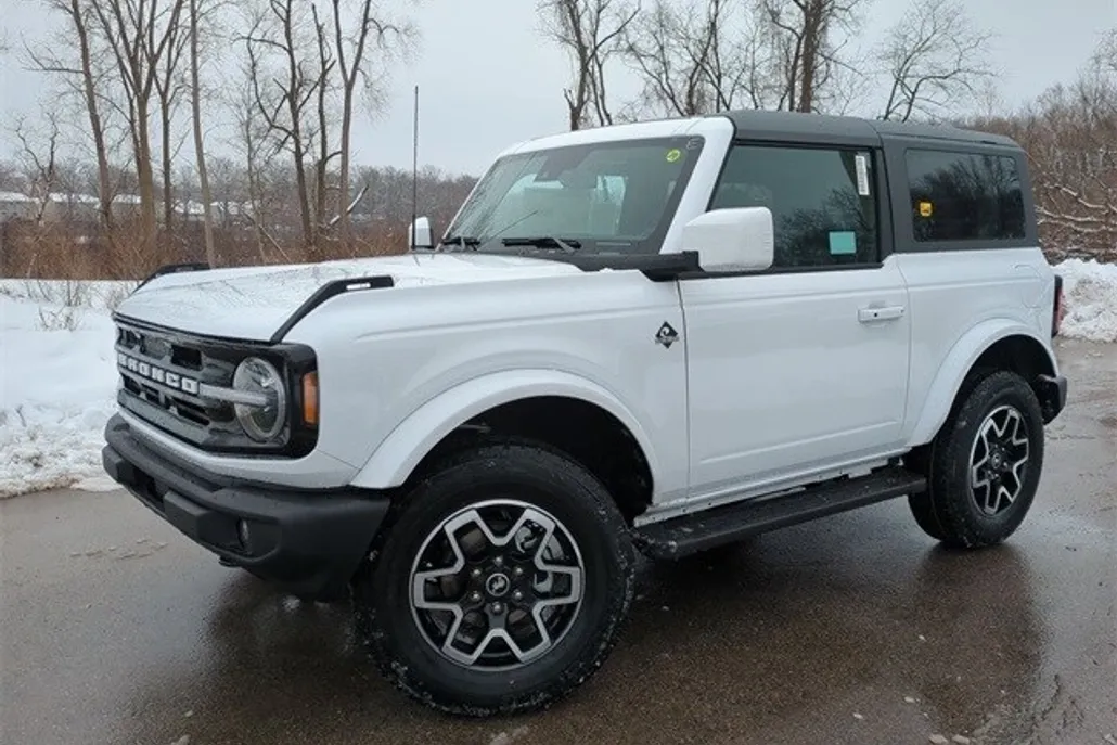 2023 Ford Bronco Outer Banks photo 1