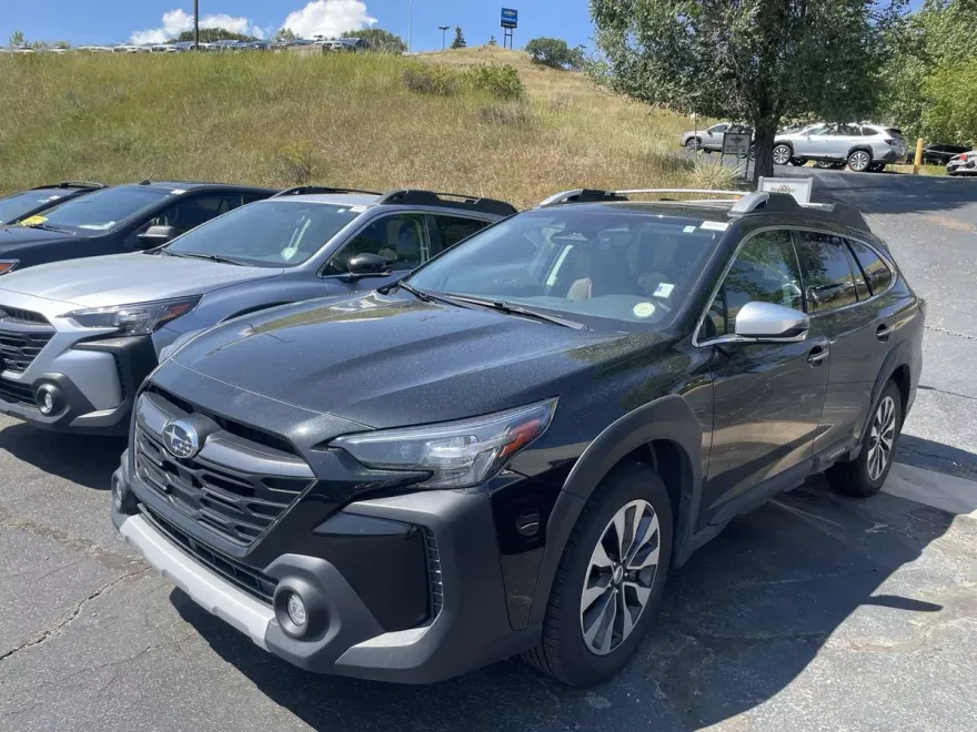 2023 Subaru Outback Touring XT photo 1