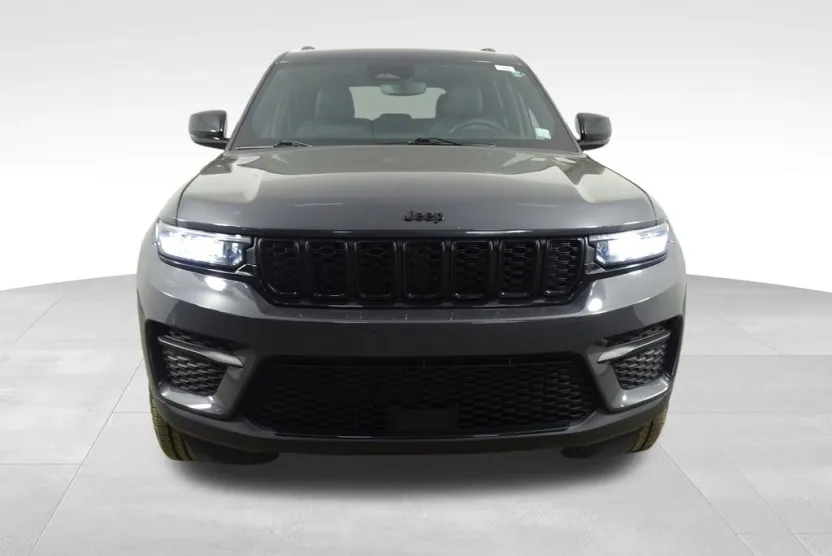 2023 Jeep Grand Cherokee Altitude photo 1