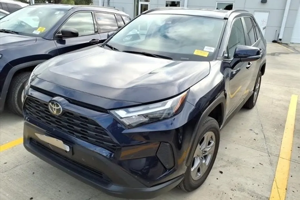 2024 Toyota RAV4 XLE photo 1