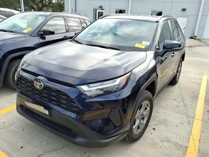 2024 Toyota RAV4 XLE photo 1