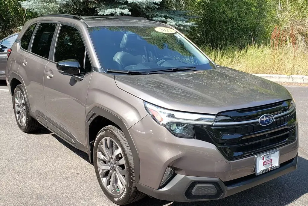2025 Subaru Forester Touring photo 1