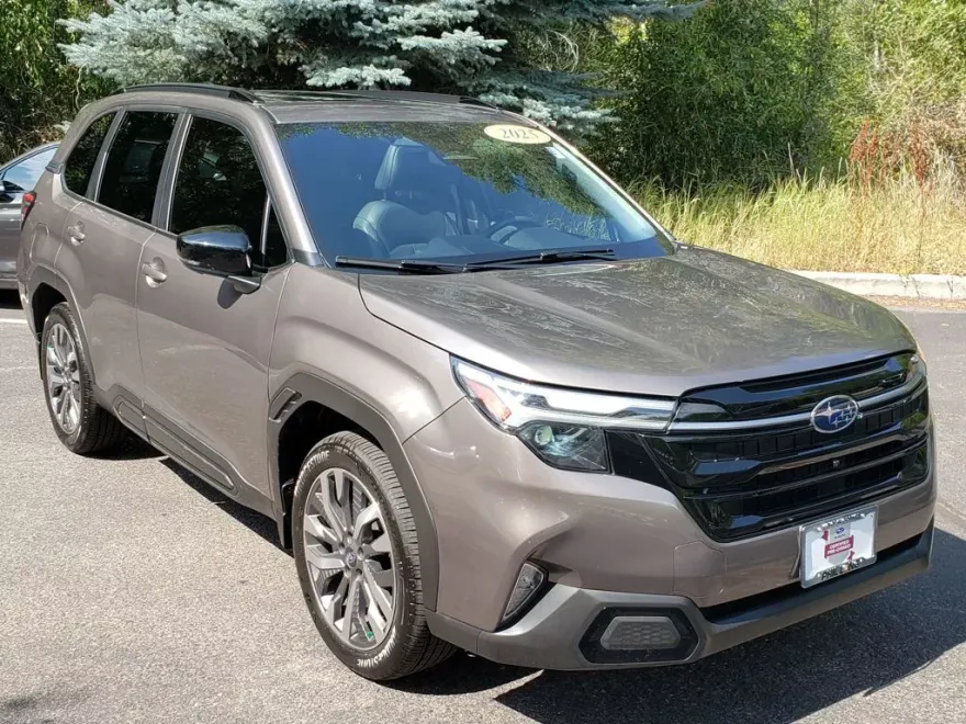2025 Subaru Forester Touring photo 1
