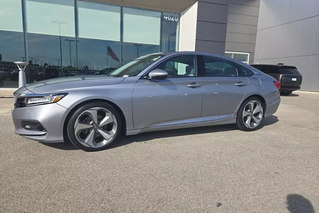 2018 Honda Accord Touring photo 1